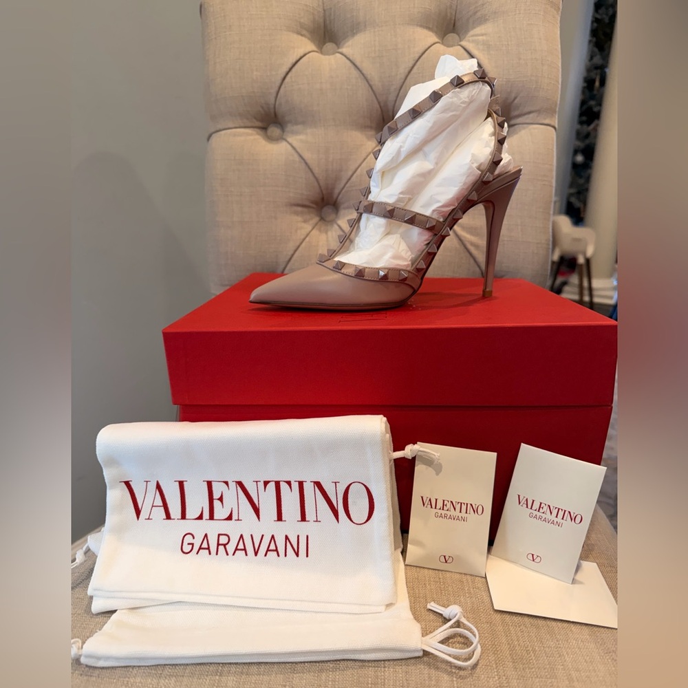 New Valentino Garavani Rockstud Nude Leather Shoes Pumps